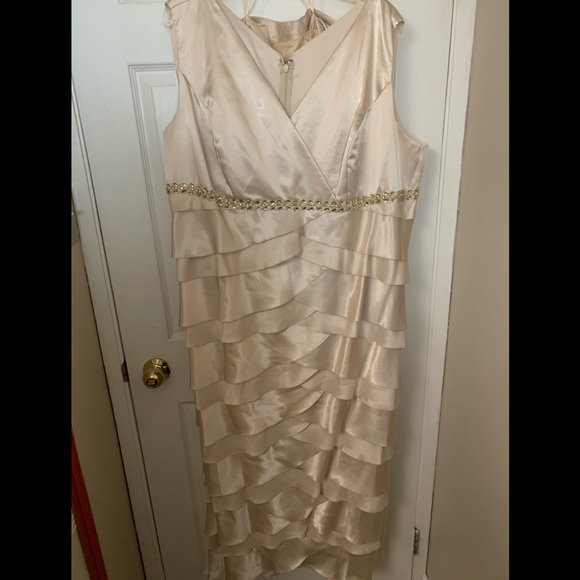 Size 24 women’s dress suit - Picture 3 of 8